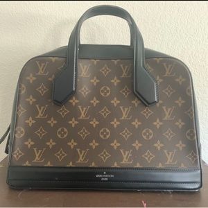 Louis Vuitton Dora MM